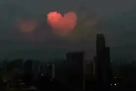 现在这个年代畸形的爱情观图片