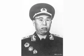 毛主席痛悼最器重的爱将罗荣桓：君今不幸离人世，国有疑难可问谁？图片