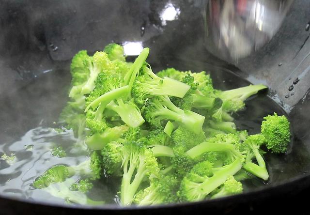 春分将至，建议大家：宁可不吃肉，也要吃5种“冠军”菜，正当季