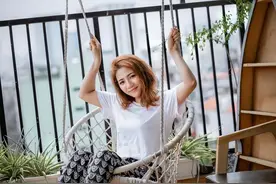 女人用这3种方式跟你开玩笑，多半是暗恋你，别不信图片