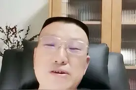 潘律师说自己的证被伦巴在直播间吊销了，他让大家猜猜他有没有证图片