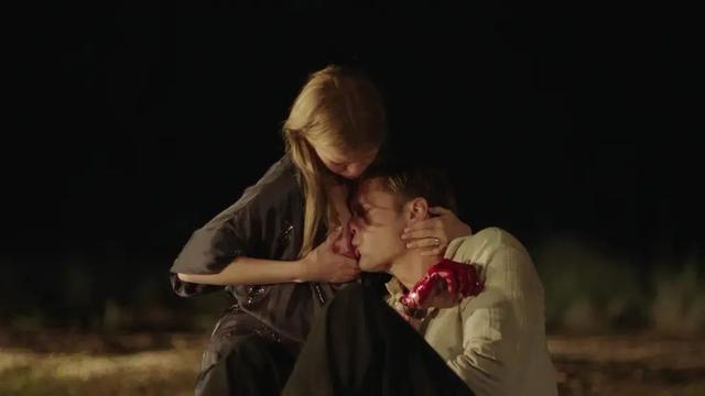 超人气卡司+大尺度+禁忌性题材，恐怖片女王玩SM？