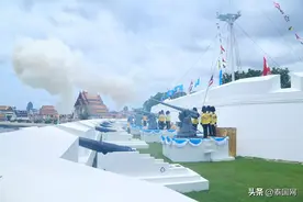 泰国诗丽吉王太后诞辰 三军鸣礼炮致敬图片