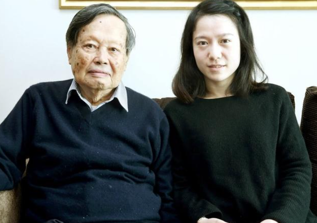 杨振宁曾坦言：我放弃中国国籍后，父亲一直没能宽恕我