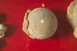 南阳西峡县的恐龙蛋化石数量、种类居世界之首图片