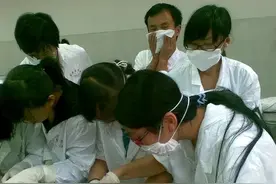 48岁男子酒后腹痛，医生手术台上狂冒汗，家属：我要申请尸体解剖图片