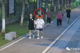 嚣张！钦州男子当街抢夺金项链，民警顺着脚印20分钟找到嫌疑人图片