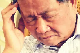青岛56岁大叔，40年雷打不动坚持每天2两酒，最终喝出“2个教训”图片