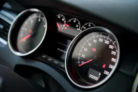 汽车发动机怠速高是什么原因？又应该如何解决呢？图片