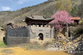 山西太行无人村，300多口人一夜之间全部搬走，却留下一大堆宝贝图片