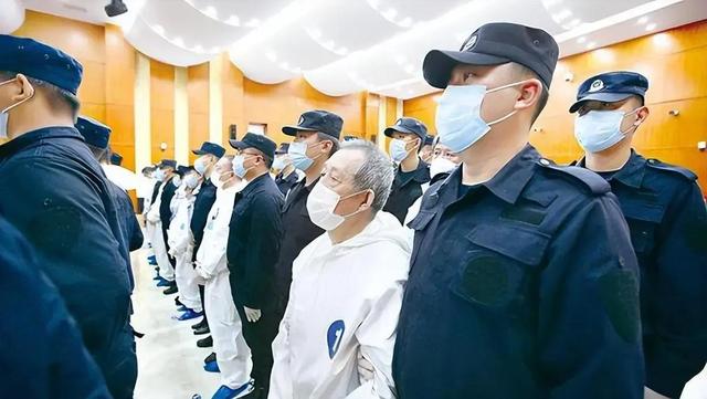 严重违法违纪！辽宁大老虎联合家人贪污上百亿，坐拥2714套房产