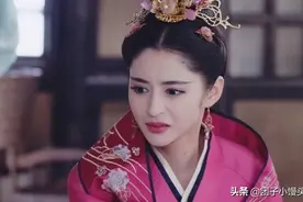 天生整容脸的李心艾，网红脸遇古典美，这差距谁看谁尴尬，被吊打图片