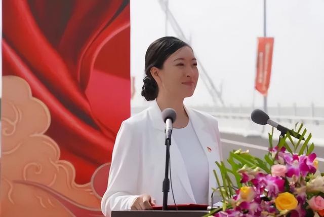 女孩清华博士毕业后，誓要造福百姓，现被称为中国最年轻的女县长