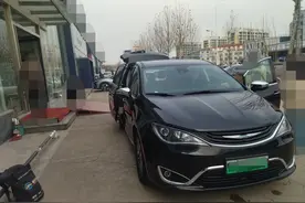 这车是来搞笑的吧？百公里10L油的插混新能源汽车您见过吗？图片