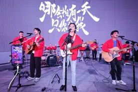 致敬黄家驹30周年，在快手纪录片《哪会怕有一天只你共我》看见“家驹精神”图片