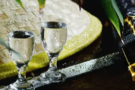 竹叶青酒的产地？有什么特点？图片