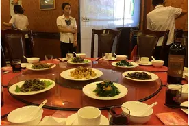 中国饭桌有讲究：“菜、筷、席”三样别乱摆，学会寓意好也很实用图片