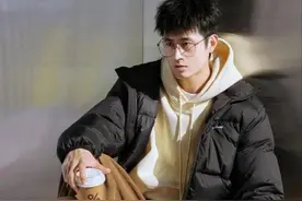 容易被女生“反感”的3种男生穿搭，看着“油腻”还邋遢，你有吗图片