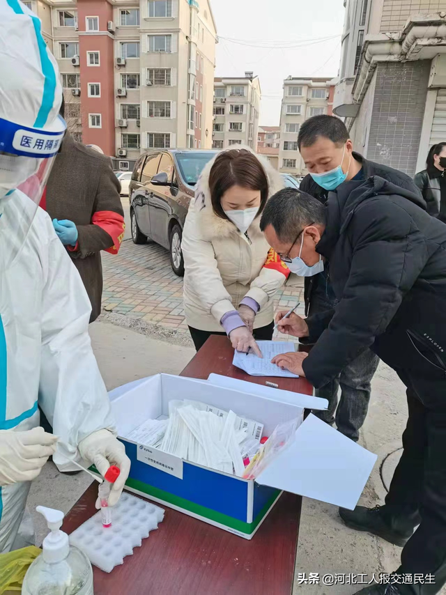 河北高速京哈北线分公司志愿者:战疫情 唐山必有我