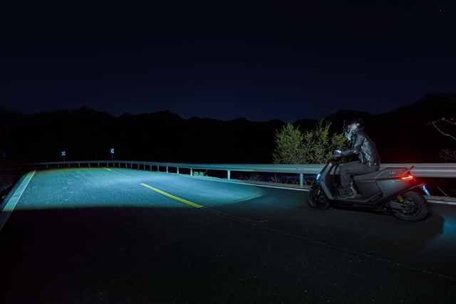 万元级电摩PK！这三款高性能电摩毫不逊色，最高时速可达135km/h