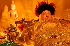 1972年，内蒙发现清代女子大墓，尸身穿龙袍240年不腐，她是谁？图片