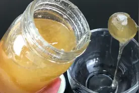 经常喝蜂蜜水的要留意，这样喝才最有效，您喝对了吗？图片