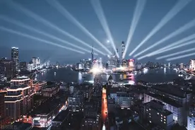 加代上海助乔巴（2）：乔巴抱大腿图片