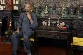 2米26的NBA球星文班亚马已在少林寺剃发、换上僧服，将闭关修行10天！少林寺回应：人在寺里图片