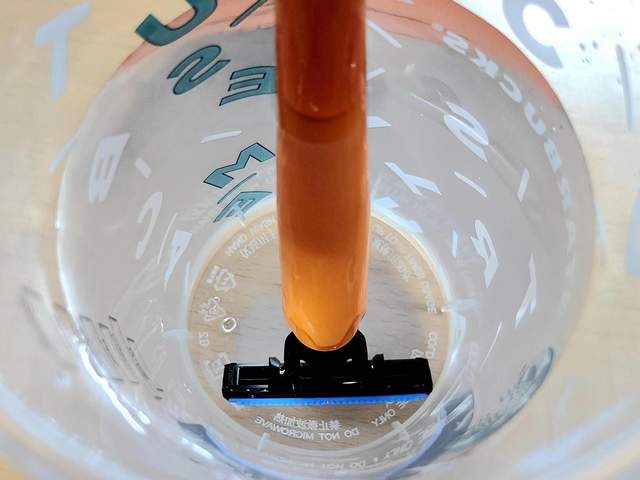 男生又一好玩又实用的玩具，焕醒星洞小飞碟手动剃须刀上手体验