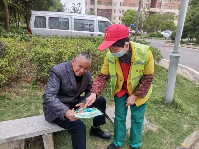 东湖新技术开发区豹澥街分类专班黄金堂社区开展清洁家园活动