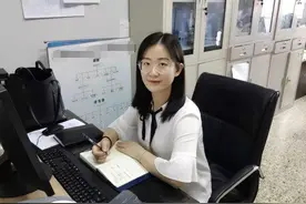 导员与女学生的聊天记录，内容引人不适，网友：摊上这老师算废了图片
