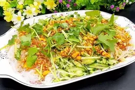 教你在家这样做凉拌黄瓜，开胃爽口又入味，看着就很有食欲图片