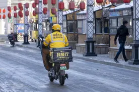 外卖小哥怎能无证上路图片