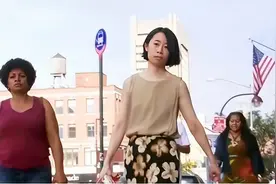 “省钱狂魔”20年不买内衣，厕纸晾干重复用，靠自己在纽约买套房图片