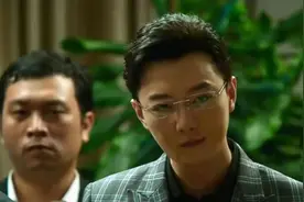 《狂飙》老默为何专挑李顺下手，交浅言深是大忌图片