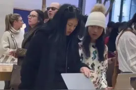 李湘母女购物，生图李湘臃肿王诗龄黝黑，王诗龄狠瞟妈妈满脸嫌弃图片