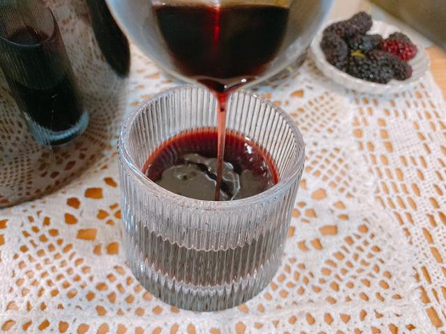 教你桑葚果泡酒制作方法（家庭自制桑葚酒）