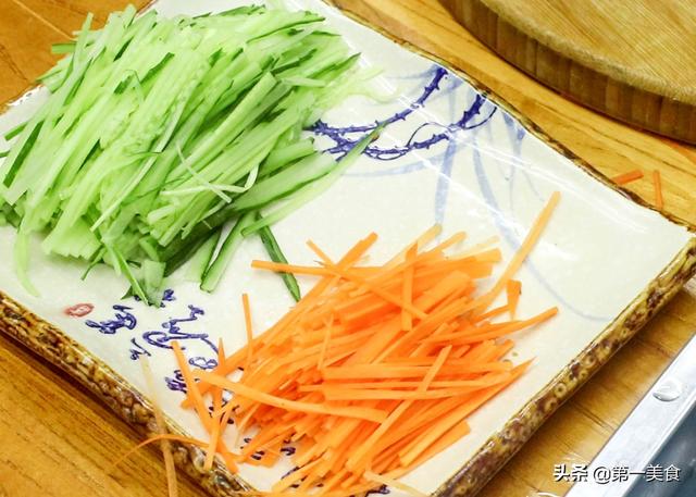 想吃芝麻酱不用买，5块钱能做一大瓶，纯正无添加，附麻酱吃法