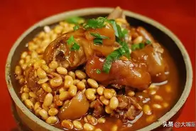 买猪蹄，越大越白反而不好，老屠夫教你4句经验，猪蹄新鲜质量好图片