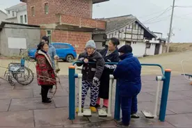 暖心！公公病重无法自理，余江这位儿媳的做法令人动容！图片