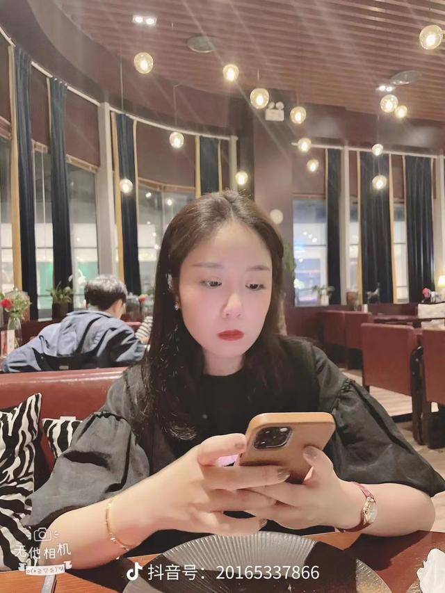 花店女老板8分26秒视频曝光，看看美女海王是如何pua小男生的？