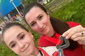 K宝瓦利耶娃的笑容，干净纯洁！从埃及回到俄罗斯，K宝参加马拉松图片