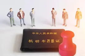 驾照到期怎么换证图片