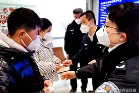 陕西在西安试点首次申领身份证“跨省通办”业务 首张已发放图片