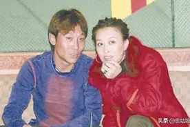 “足坛名将”高峰：和那英分开17年后，他的现状如何？图片