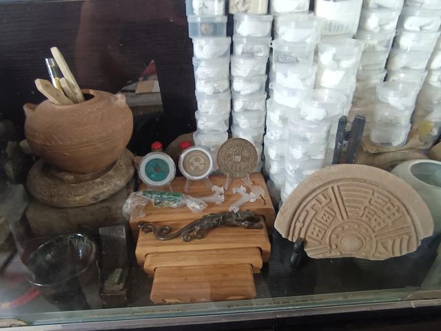 张文斌的强项:书画艺术与珍品收藏