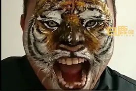 脸上动物园！52岁美术老师脸绘百余种动物：自己的艺术追求，绘制一个动物需耗费2至3小时图片