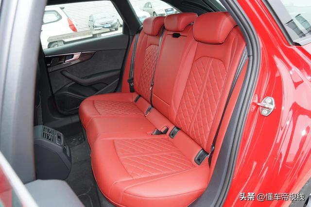新车 | 售价或超50万，新款奥迪S4 Avant到店实拍，燃油性能车还香吗