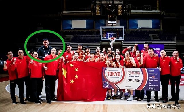 中国男篮深陷泥沼，姚明成替罪羔羊，“英雄”流血又流泪！
