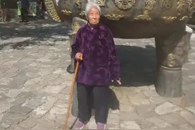 阿尔茨海默症的母亲图片